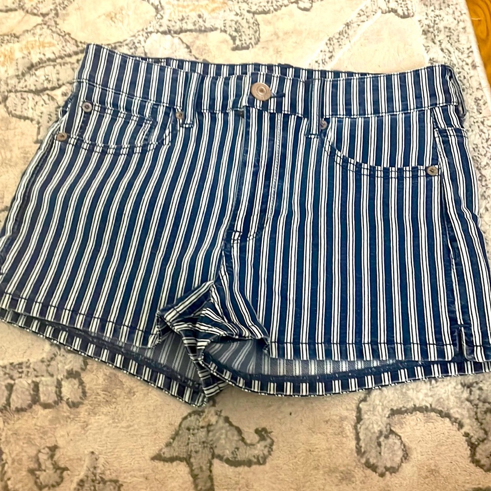 American Eagle demin shorts